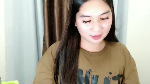 Snapshot of mikayla_slut chatting on November 17, 2025, 5:52 pm Kyla online show from November 17, 2025, 5:52 pm