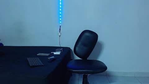 Mike IMDEPENDIENT MODEL online show from December 5, 2025, 1:42 pm