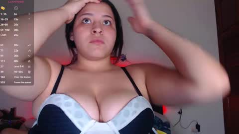 Snapshot of mike_and_bella_ chatting on January 2, 2025, 9:28 pm bella online show from January 2, 2025, 9:28 pm