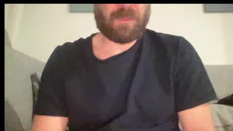 Snapshot of mike_berlin1 chatting on October 25, 2025, 11:10 pm MIke online show from October 25, 2025, 11:10 pm