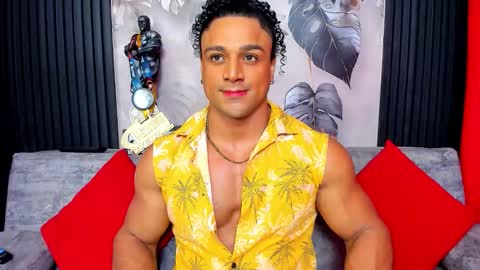 Snapshot of mike_estevess chatting on November 11, 2025, 8:14 am online show from November 11, 2025, 8:14 am