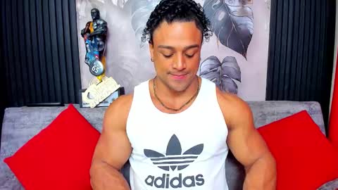 Snapshot of mike_estevess chatting on November 17, 2025, 10:32 am online show from November 17, 2025, 10:32 am