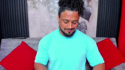 Snapshot of mike_estevess chatting on May 1, 2026, 4:44 pm online show from May 1, 2026, 4:44 pm