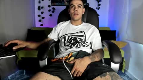 Snapshot of mikee_scooth chatting on September 23, 2025, 3:26 pm mikee_scooth online show from September 23, 2025, 3:26 pm