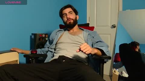 Snapshot of mikehawk1589 chatting on February 17, 2025, 9:56 am mikehawk1589 online show from February 17, 2025, 9:56 am