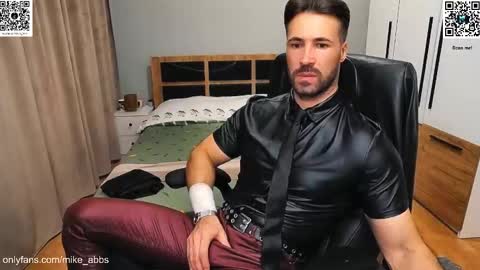 Snapshot of mikestrip chatting on October 27, 2025, 12:31 pm Mike online show from October 27, 2025, 12:31 pm