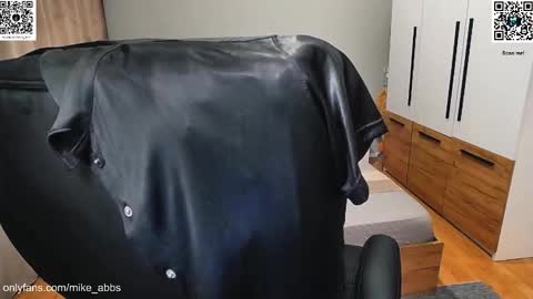 Snapshot of mikestrip chatting on November 14, 2025, 2:27 pm Mike online show from November 14, 2025, 2:27 pm