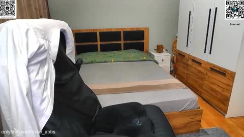 Snapshot of mikestrip chatting on November 27, 2025, 1:35 pm Mike online show from November 27, 2025, 1:35 pm