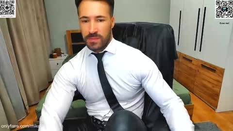 Snapshot of mikestrip chatting on December 2, 2025, 4:02 pm Mike online show from December 2, 2025, 4:02 pm