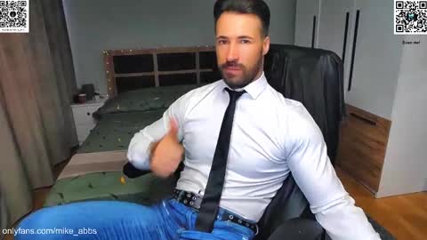 Snapshot of mikestrip chatting on December 3, 2025, 1:31 pm Mike online show from December 3, 2025, 1:31 pm