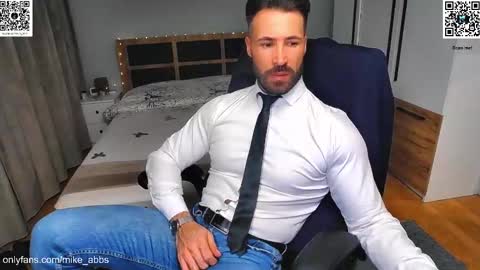 Snapshot of mikestrip chatting on January 5, 2026, 8:45 pm Mike online show from January 5, 2026, 8:45 pm