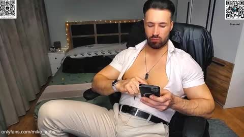 Snapshot of mikestrip chatting on February 19, 2026, 3:52 pm Mike online show from February 19, 2026, 3:52 pm