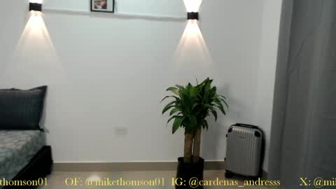 Snapshot of mikethomson01 chatting on April 12, 2026, 4:06 am Mike online show from April 12, 2026, 4:06 am