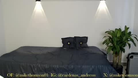 Snapshot of mikethomson01 chatting on April 18, 2026, 12:31 pm Mike online show from April 18, 2026, 12:31 pm