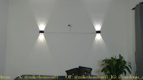 Snapshot of mikethomson01 chatting on April 21, 2026, 1:07 am Mike online show from April 21, 2026, 1:07 am