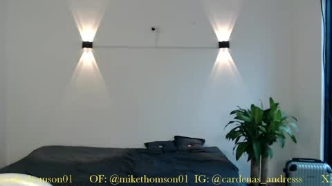 Snapshot of mikethomson01 chatting on April 21, 2026, 2:56 pm Mike online show from April 21, 2026, 2:56 pm