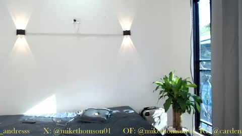 Snapshot of mikethomson01 chatting on April 26, 2026, 12:58 pm Mike online show from April 26, 2026, 12:58 pm