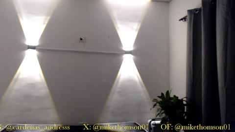 Snapshot of mikethomson01 chatting on April 27, 2026, 3:04 am Mike online show from April 27, 2026, 3:04 am