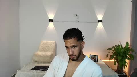 Snapshot of mikethomson01 chatting on May 23, 2026, 12:16 am Mike online show from May 23, 2026, 12:16 am