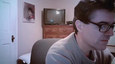 Snapshot of mikewulds chatting on December 29, 2024, 3:33 am Mike online show from December 29, 2024, 3:33 am