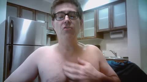 Snapshot of mikewulds chatting on February 5, 2025, 12:31 am Mike online show from February 5, 2025, 12:31 am