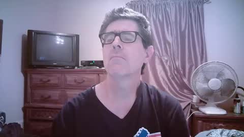 Snapshot of mikewulds chatting on May 7, 2026, 2:17 am Mike online show from May 7, 2026, 2:17 am