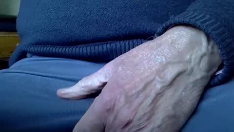 Snapshot of mikeybed chatting on December 9, 2024, 10:22 am mikeybed online show from December 9, 2024, 10:22 am