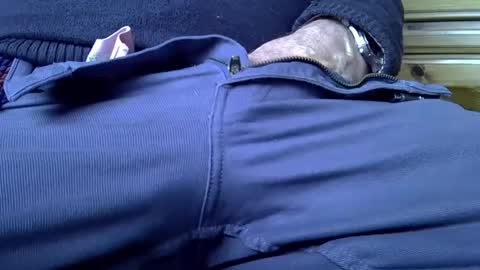 Snapshot of mikeybed chatting on December 10, 2024, 1:44 pm mikeybed online show from December 10, 2024, 1:44 pm