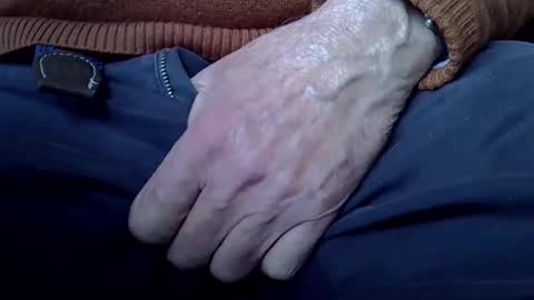 Snapshot of mikeybed chatting on February 10, 2025, 3:21 pm mikeybed online show from February 10, 2025, 3:21 pm