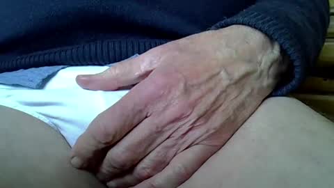 Snapshot of mikeybed chatting on February 18, 2025, 2:16 pm mikeybed online show from February 18, 2025, 2:16 pm