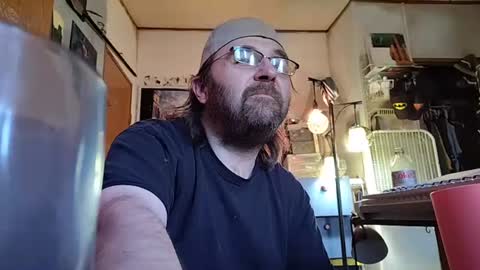 Snapshot of mikeylikesit38 chatting on January 3, 2025, 7:18 pm Mikey online show from January 3, 2025, 7:18 pm