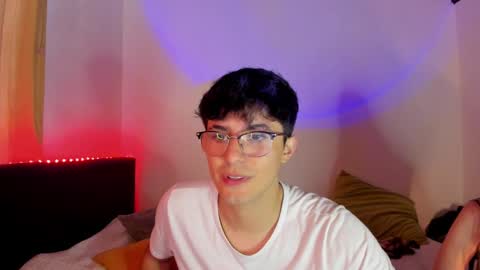 Snapshot of mikeyvioleta chatting on January 6, 2025, 6:41 pm VIOLETAMIKE online show from January 6, 2025, 6:41 pm