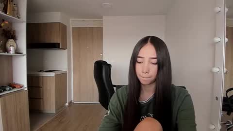 Snapshot of mikeyvioleta chatting on September 25, 2025, 6:55 pm VIOLETAMIKE online show from September 25, 2025, 6:55 pm