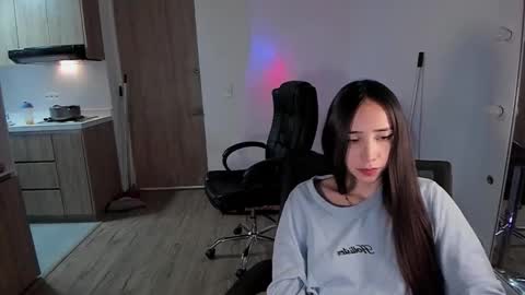 Snapshot of mikeyvioleta chatting on October 4, 2025, 5:16 am VIOLETAMIKE online show from October 4, 2025, 5:16 am