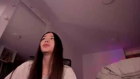 Snapshot of mikeyvioleta chatting on October 17, 2025, 1:31 am VIOLETAMIKE online show from October 17, 2025, 1:31 am