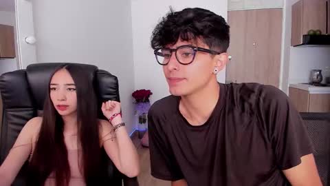 Snapshot of mikeyvioleta chatting on October 22, 2025, 5:56 pm VIOLETAMIKE online show from October 22, 2025, 5:56 pm