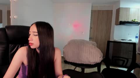 Snapshot of mikeyvioleta chatting on October 26, 2025, 11:53 pm VIOLETAMIKE online show from October 26, 2025, 11:53 pm