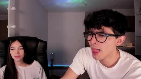 Snapshot of mikeyvioleta chatting on November 12, 2025, 1:39 am VIOLETAMIKE online show from November 12, 2025, 1:39 am