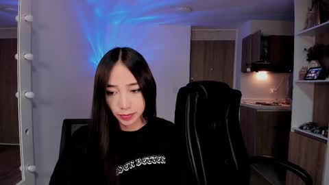 Snapshot of mikeyvioleta chatting on December 2, 2025, 11:00 pm VIOLETAMIKE online show from December 2, 2025, 11:00 pm