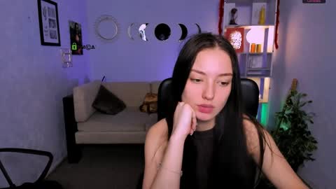 Snapshot of miki_nikki chatting on April 20, 2026, 5:43 am Miki online show from April 20, 2026, 5:43 am