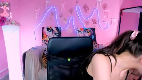 Snapshot of miki_nikki chatting on May 29, 2026, 5:49 am Miki online show from May 29, 2026, 5:49 am