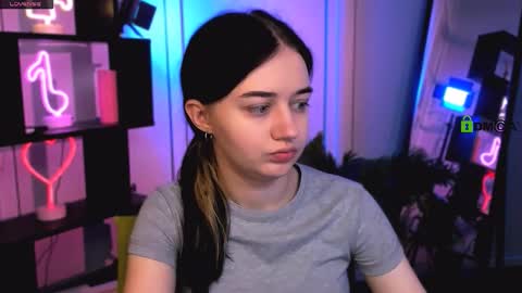 miki_ti online show from December 16, 2025, 5:45 am