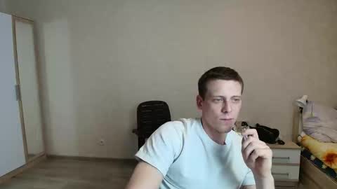 Snapshot of mikimaus0101 chatting on June 4, 2026, 1:28 pm Michael online show from June 4, 2026, 1:28 pm