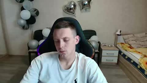 Snapshot of mikimaus0101 chatting on June 11, 2026, 12:32 am Michael online show from June 11, 2026, 12:32 am