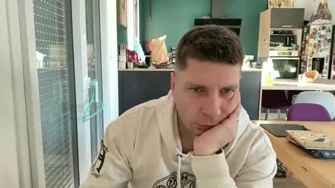 miklp8463 online show from February 6, 2026, 8:18 am