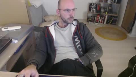 Snapshot of mikmik91 chatting on November 18, 2025, 4:11 pm mikmik91 online show from November 18, 2025, 4:11 pm