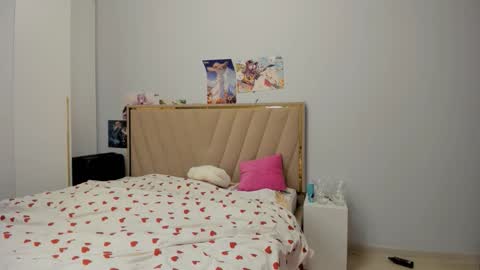 miko_moonn online show from October 19, 2025, 3:51 am
