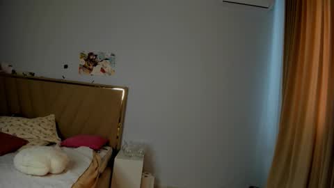miko_moonn online show from October 20, 2025, 3:40 am