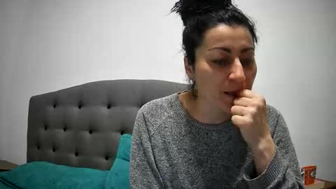 Mikyloveu online show from February 5, 2026, 3:05 pm