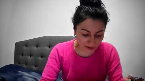 Mikyloveu online show from February 18, 2026, 6:26 pm